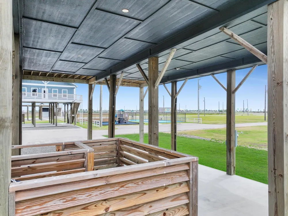 1041 Sunset Circle W Crystal Beach, TX 77650