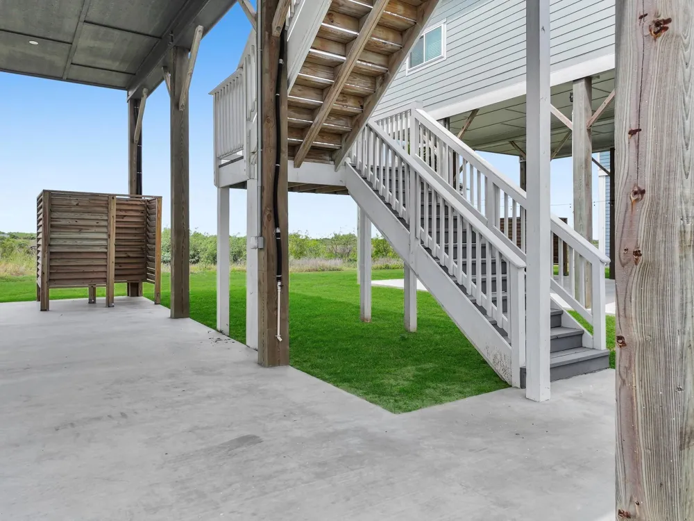 1041 Sunset Circle W Crystal Beach, TX 77650