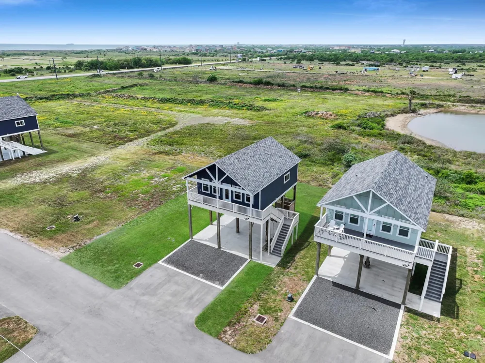 1041 Sunset Circle W Crystal Beach, TX 77650