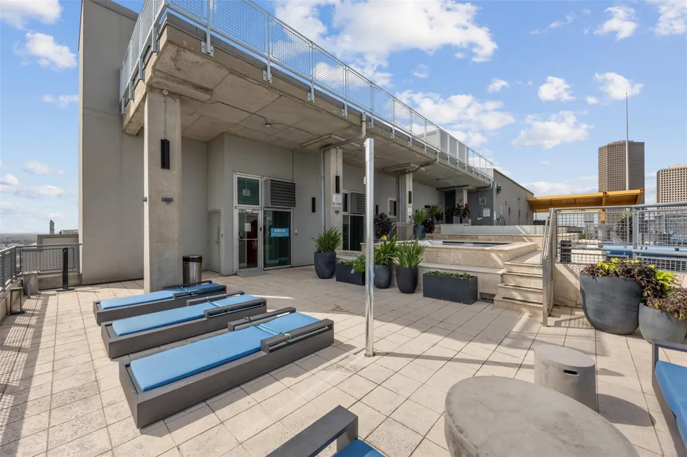 2000 Bagby Street #7414 Houston, TX 77002