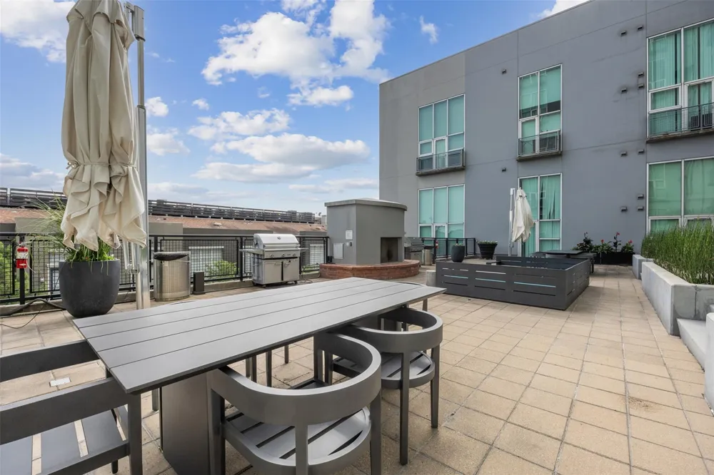 2000 Bagby Street #7414 Houston, TX 77002