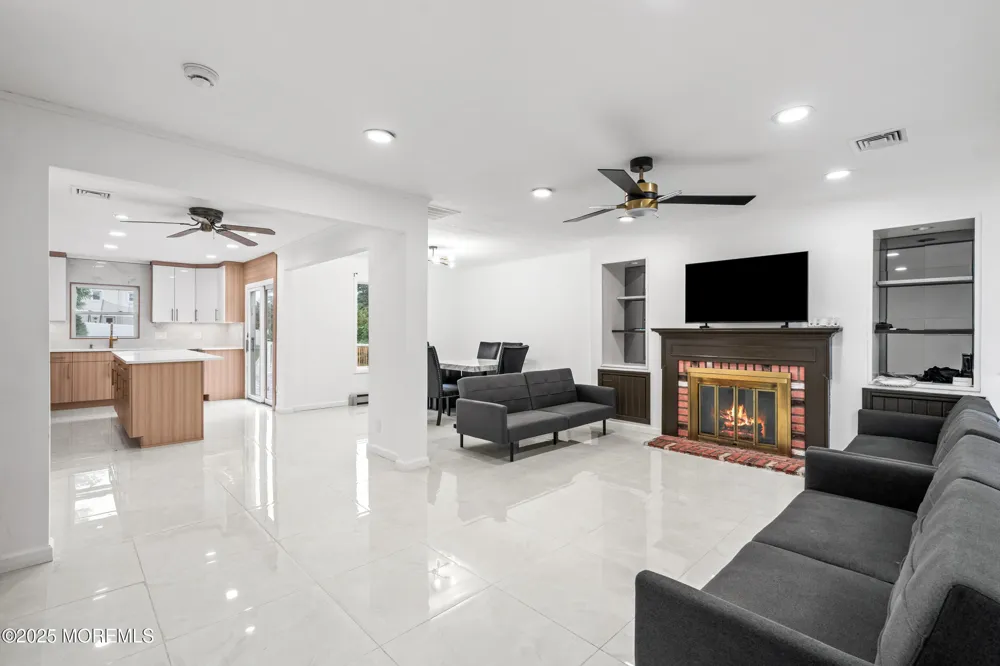 17 Johnston Street Oakhurst, NJ 07755