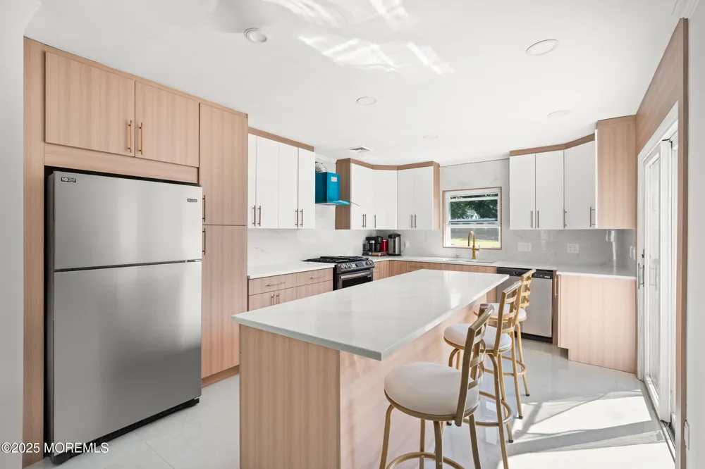 17 Johnston Street Oakhurst, NJ 07755