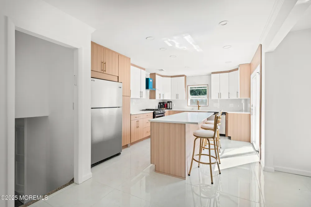 17 Johnston Street Oakhurst, NJ 07755