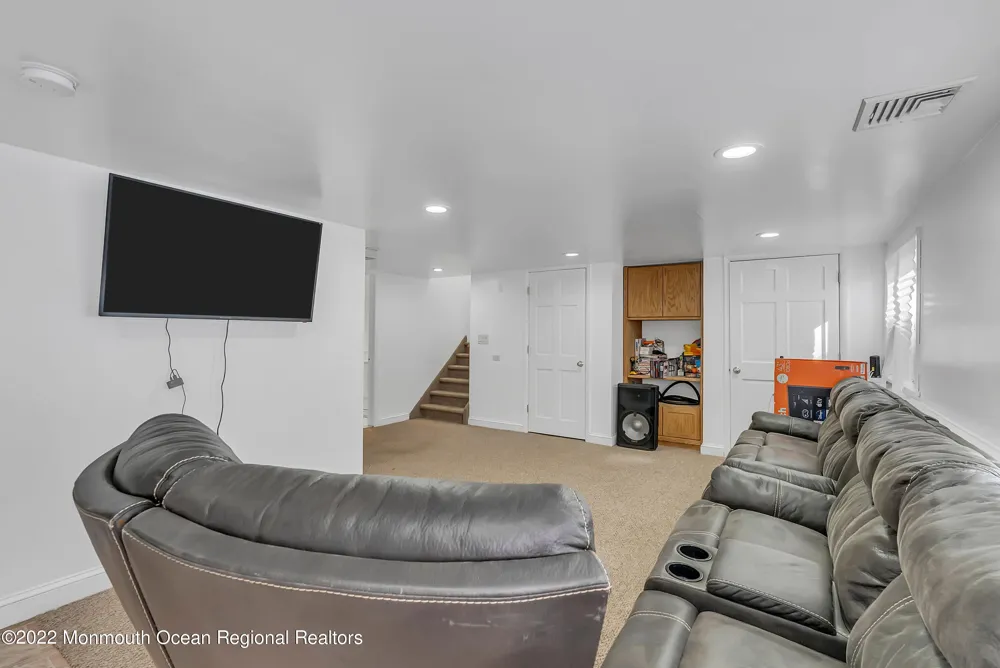 17 Johnston Street Oakhurst, NJ 07755