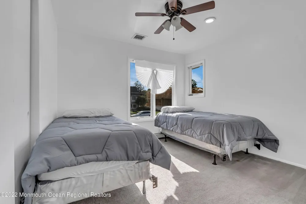 17 Johnston Street Oakhurst, NJ 07755