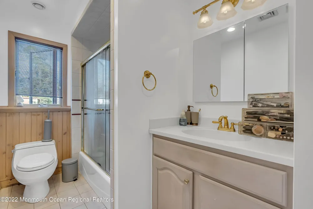 17 Johnston Street Oakhurst, NJ 07755