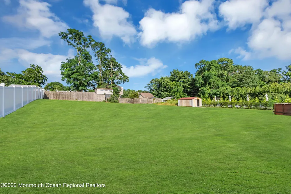 17 Johnston Street Oakhurst, NJ 07755