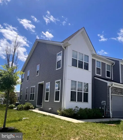 130 GINKGO LANE