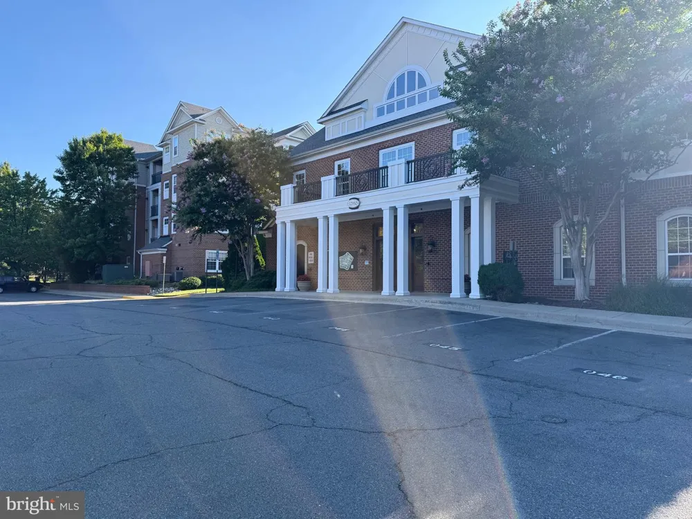 12941 CENTRE PARK CIRCLE #116 Herndon, VA 20171