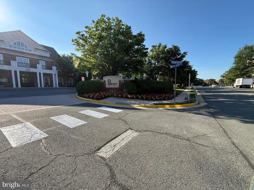 12941 CENTRE PARK CIRCLE #116 Herndon, VA 20171
