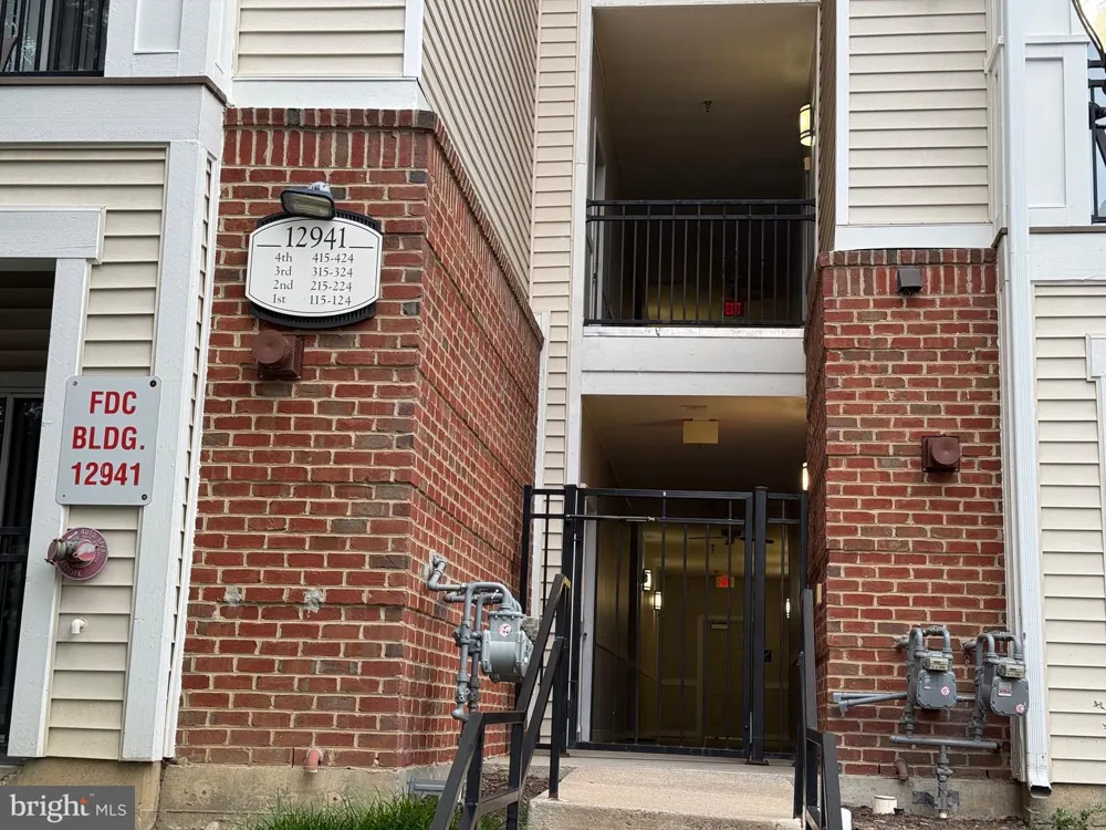 12941 CENTRE PARK CIRCLE #116 Herndon, VA 20171