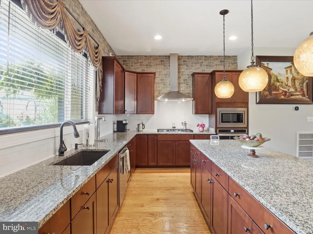12331 YELLOW BUCKEYE WAY Fairfax, VA 22030