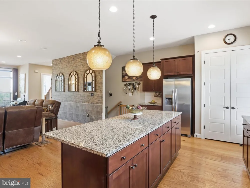 12331 YELLOW BUCKEYE WAY Fairfax, VA 22030