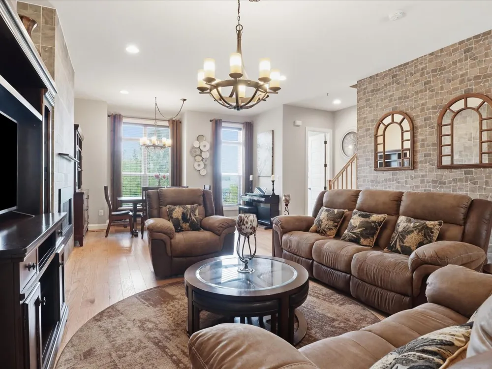 12331 YELLOW BUCKEYE WAY Fairfax, VA 22030