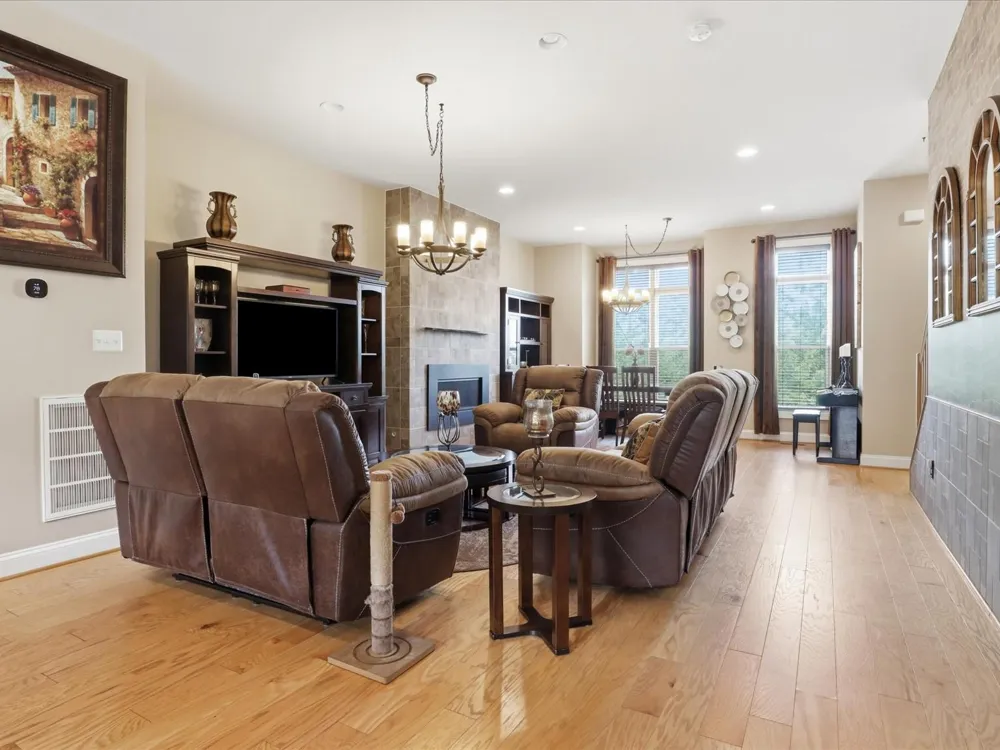 12331 YELLOW BUCKEYE WAY Fairfax, VA 22030