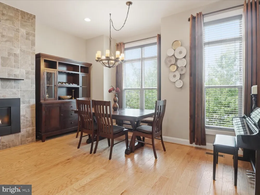 12331 YELLOW BUCKEYE WAY Fairfax, VA 22030