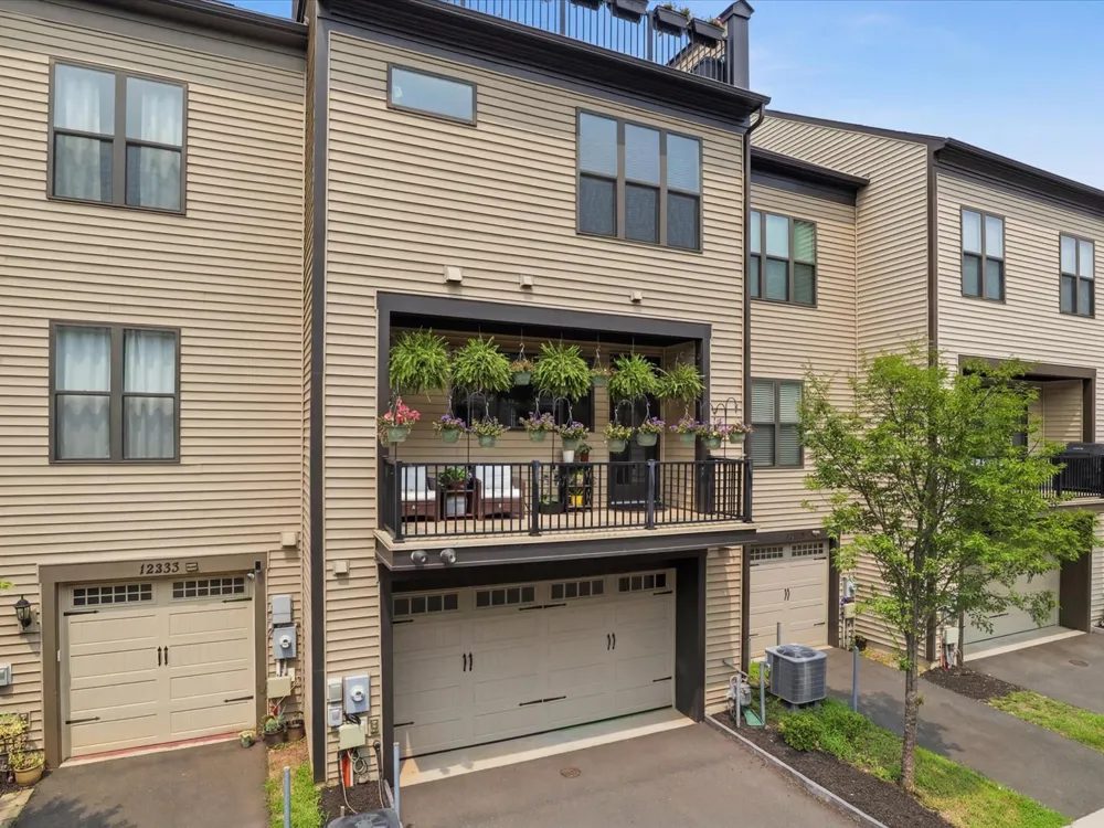 12331 YELLOW BUCKEYE WAY Fairfax, VA 22030