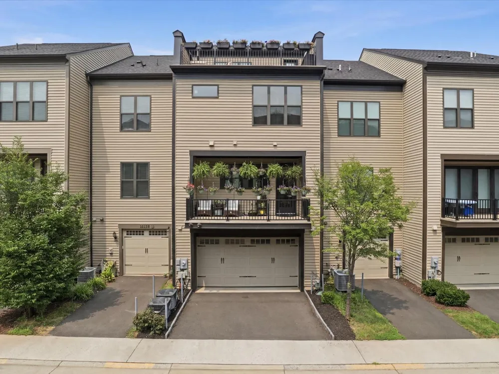12331 YELLOW BUCKEYE WAY Fairfax, VA 22030