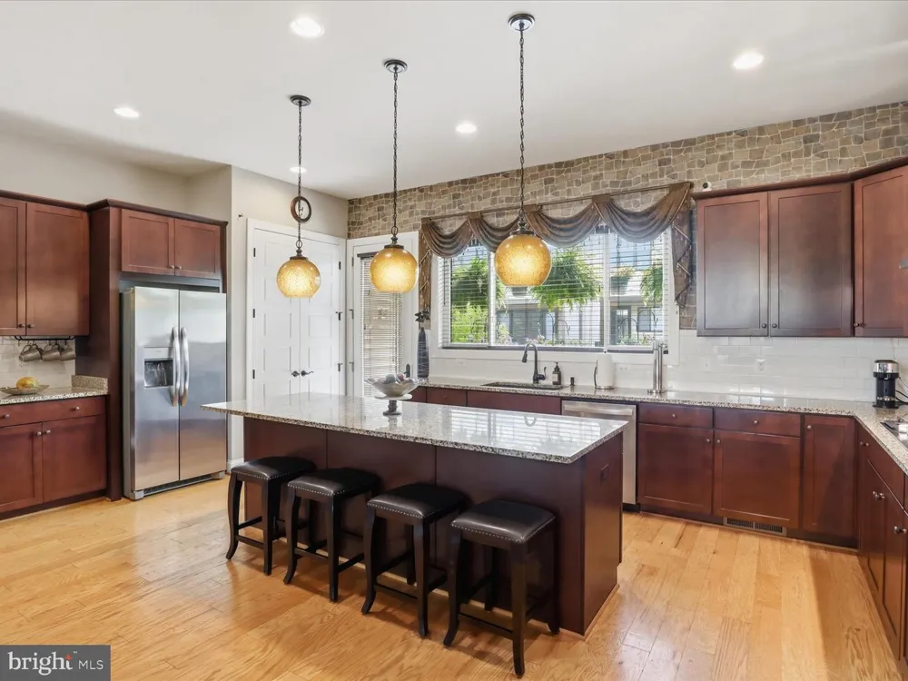 12331 YELLOW BUCKEYE WAY Fairfax, VA 22030