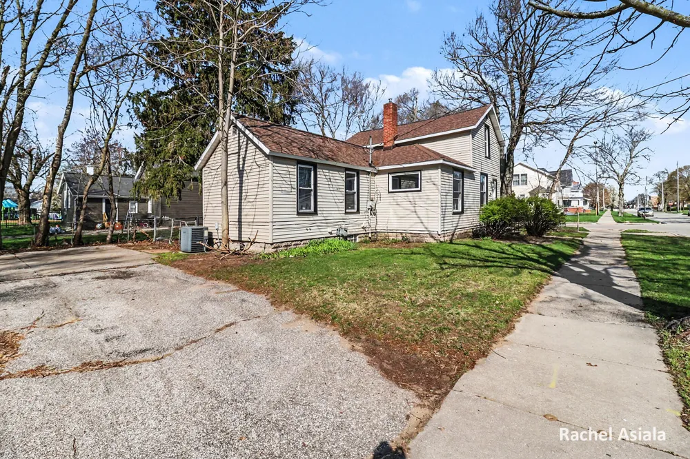 1203 4th Street Muskegon, MI 49441