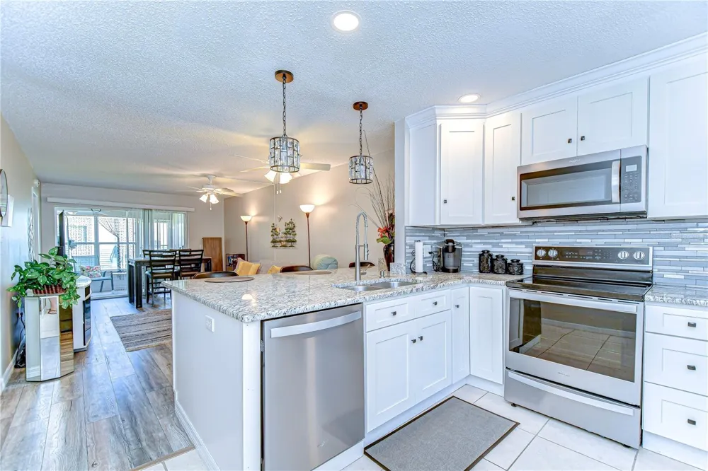 13870 OAKWOOD LANE #13870 Seminole, FL 33776