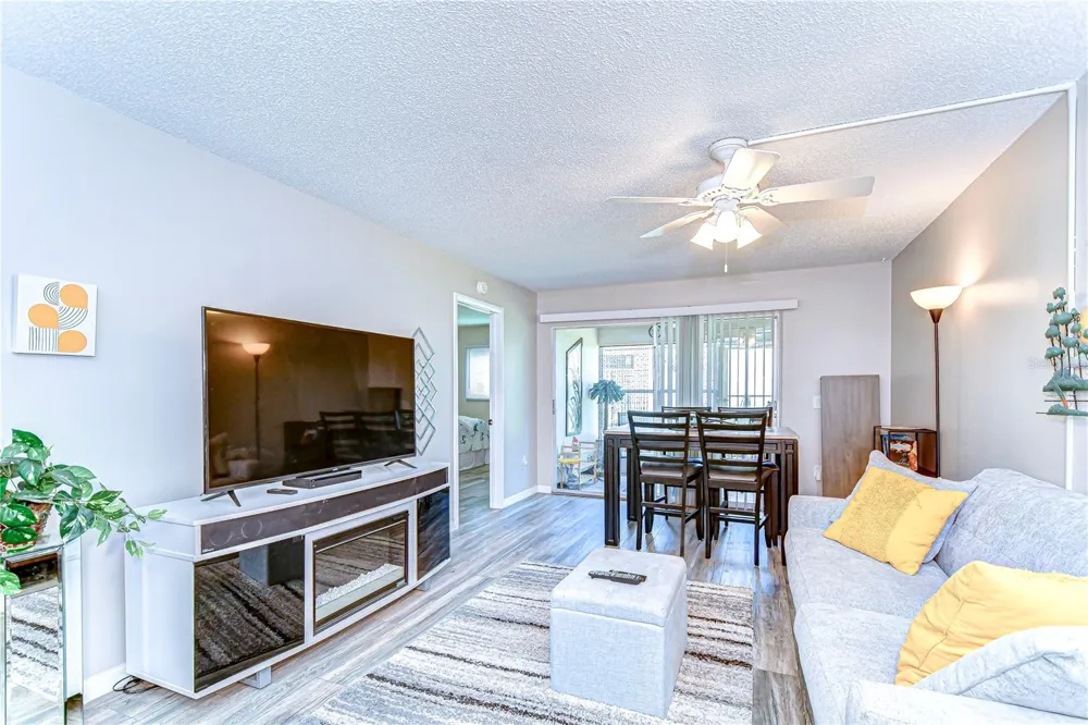 13870 OAKWOOD LANE #13870 Seminole, FL 33776