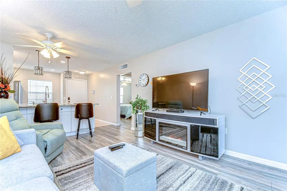 13870 OAKWOOD LANE #13870 Seminole, FL 33776