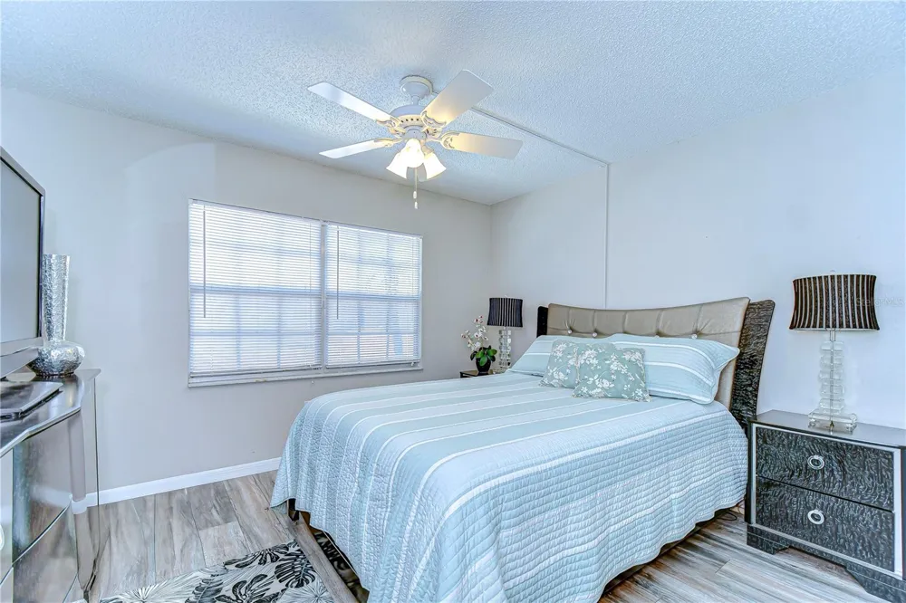 13870 OAKWOOD LANE #13870 Seminole, FL 33776