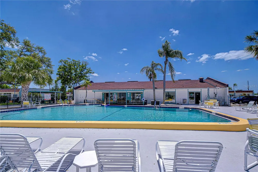13870 OAKWOOD LANE #13870 Seminole, FL 33776