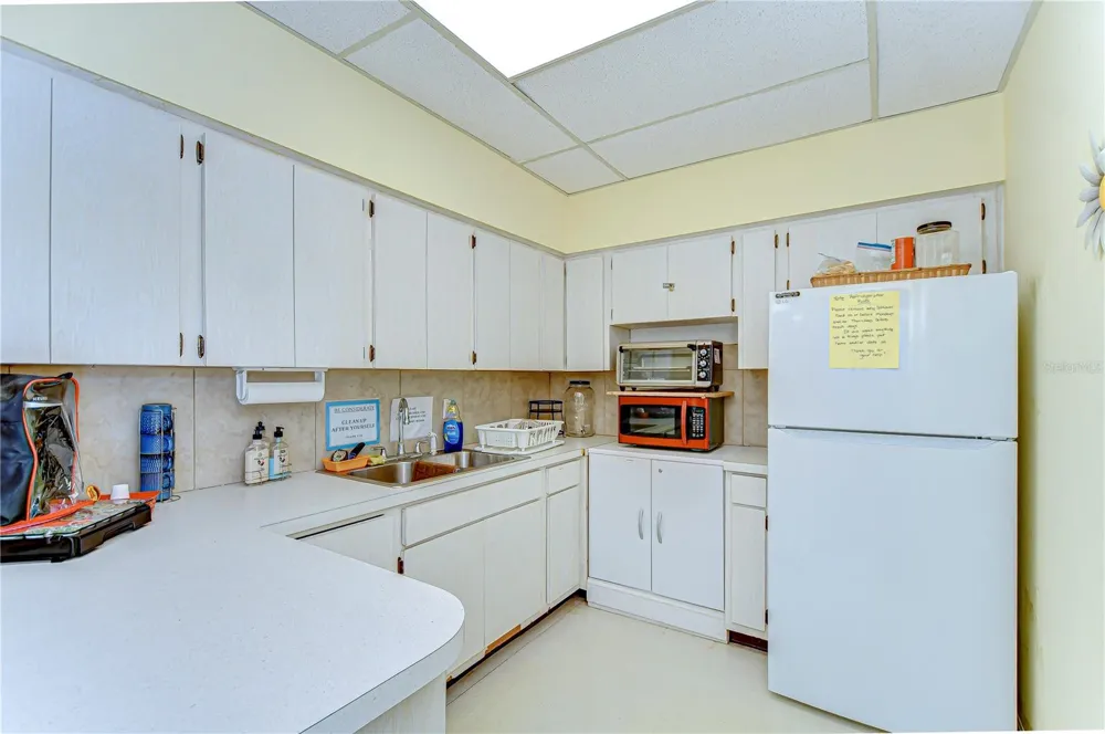 13870 OAKWOOD LANE #13870 Seminole, FL 33776