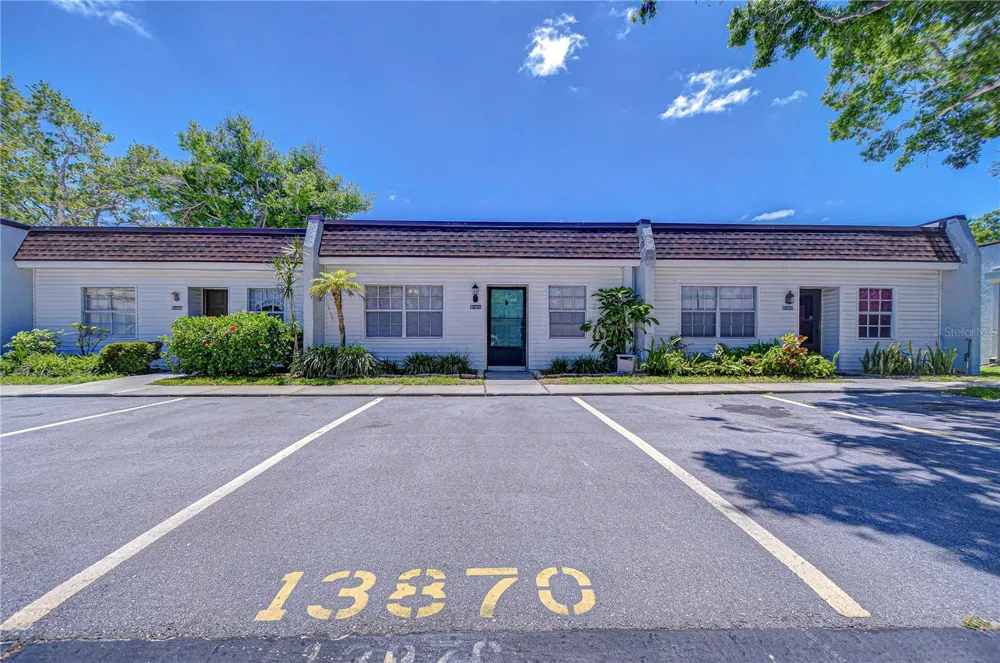 13870 OAKWOOD LANE #13870 Seminole, FL 33776