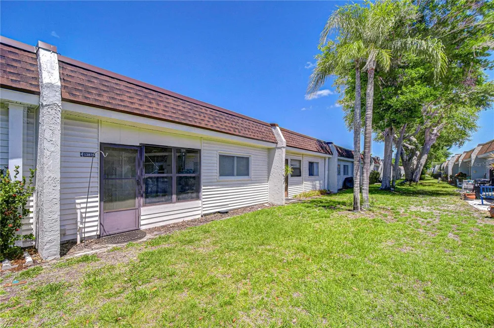 13870 OAKWOOD LANE #13870 Seminole, FL 33776
