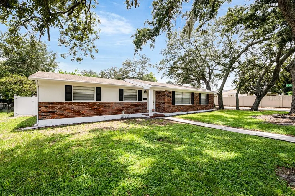 1924 W NORTH STREET Tampa, FL 33604