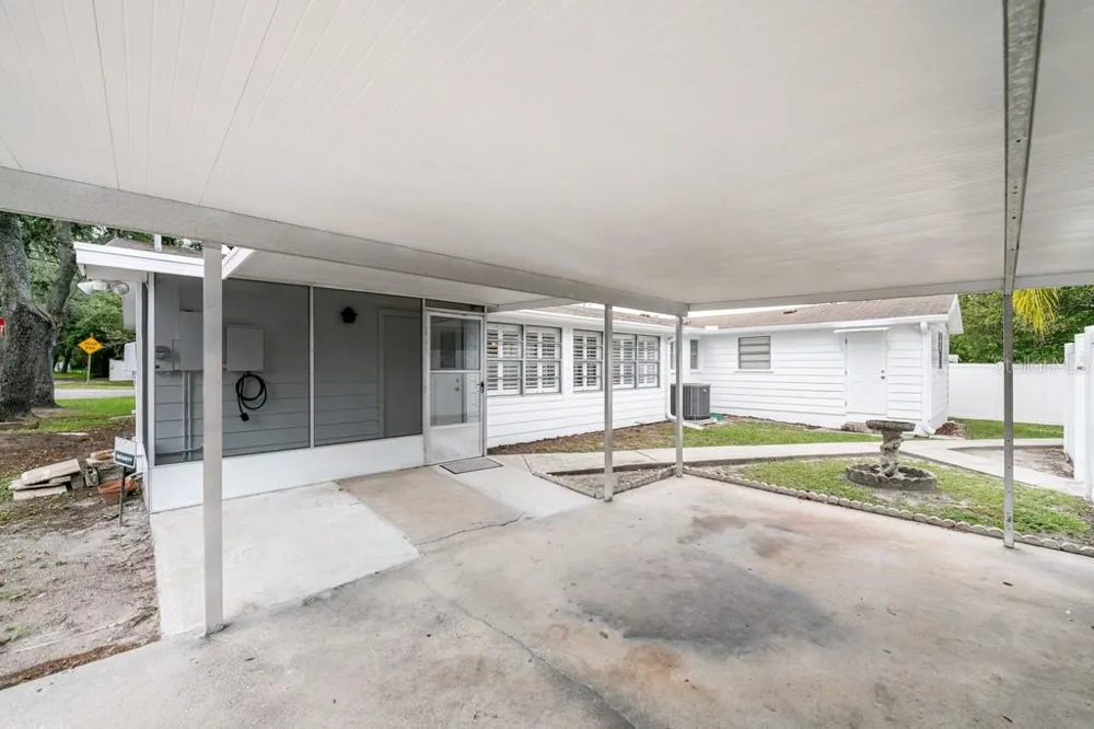 1924 W NORTH STREET Tampa, FL 33604