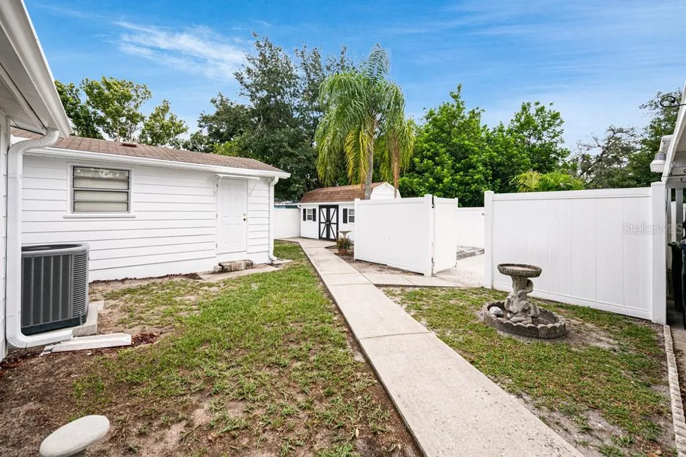 1924 W NORTH STREET Tampa, FL 33604