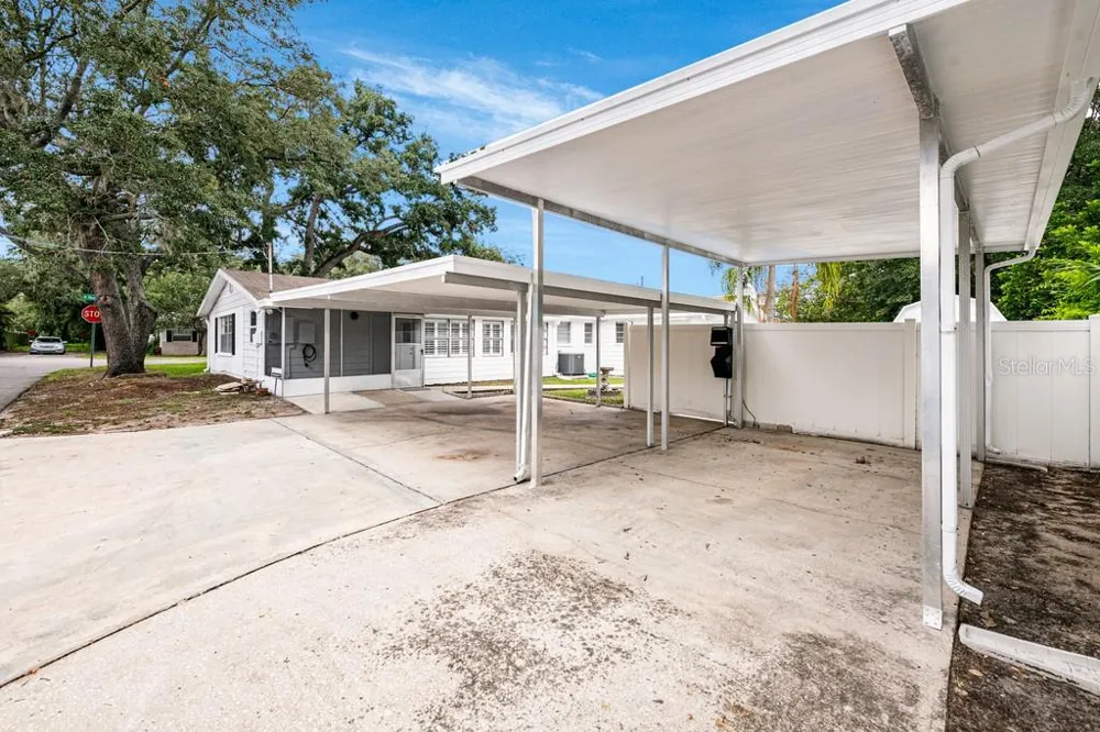 1924 W NORTH STREET Tampa, FL 33604