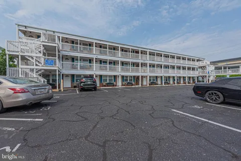 206 8TH STREET #3