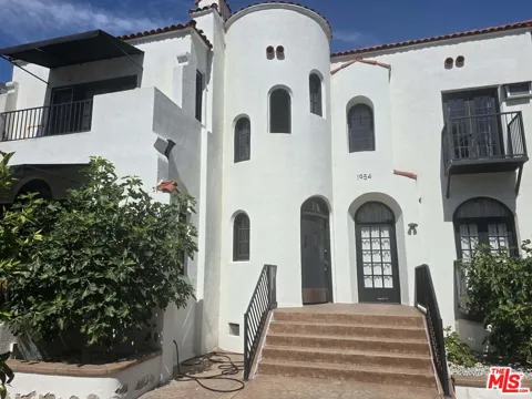 1954 Argyle Avenue