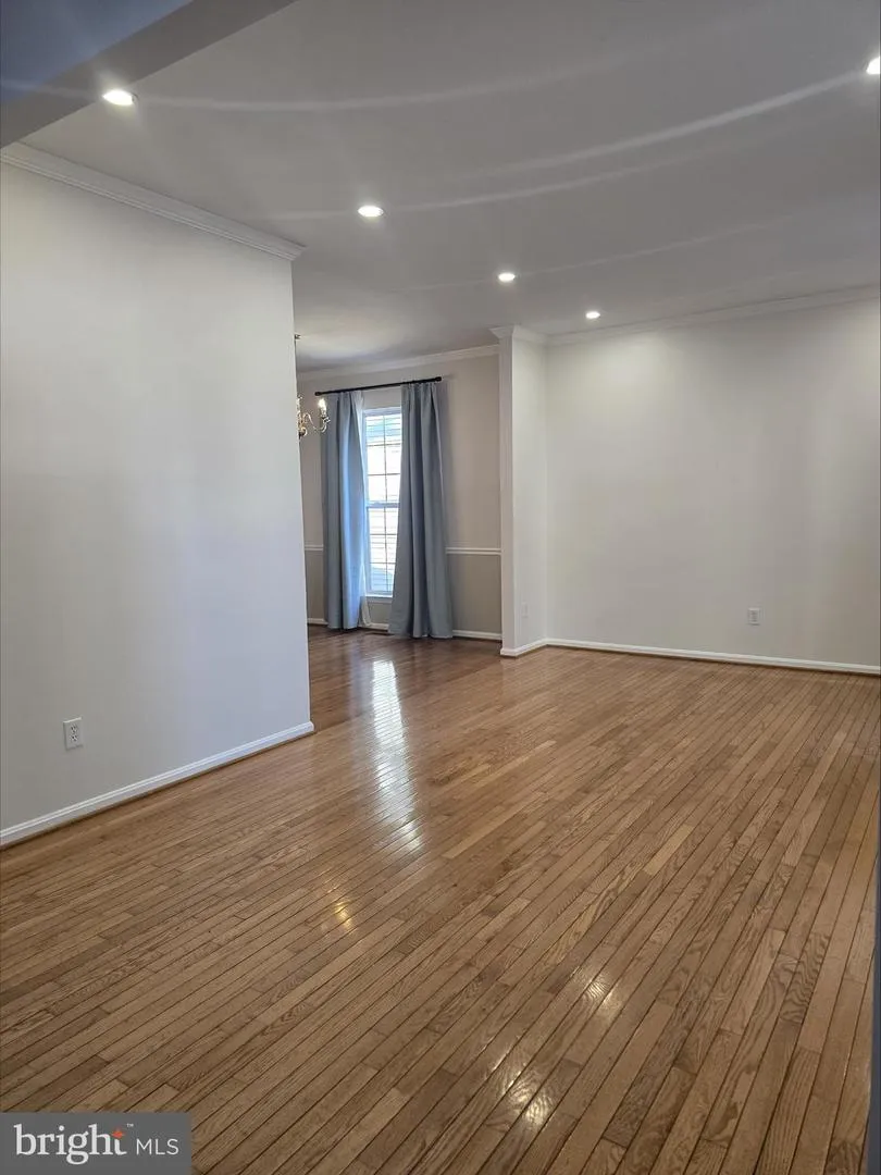 20323 SWALLOW POINT ROAD Gaithersburg, MD 20886