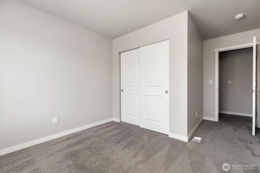 360 SW Ballast Way Oak Harbor, WA 98277