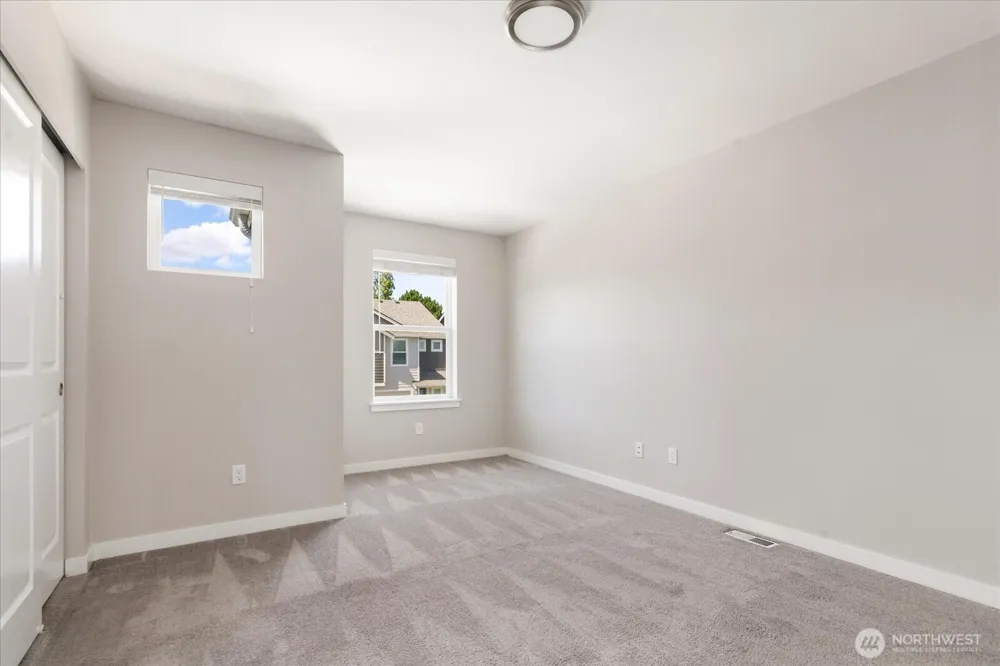 360 SW Ballast Way Oak Harbor, WA 98277