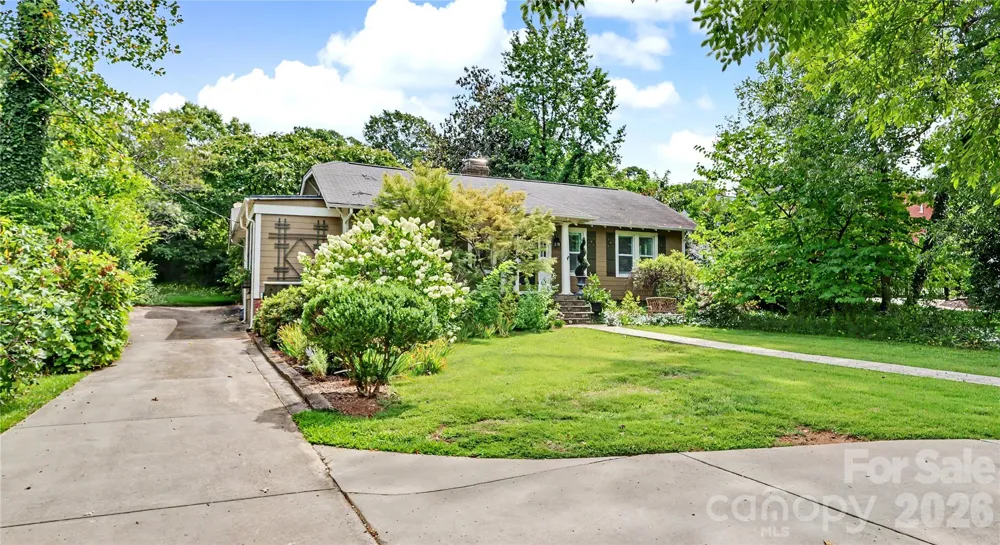 2527 Sharon Road Charlotte, NC 28211