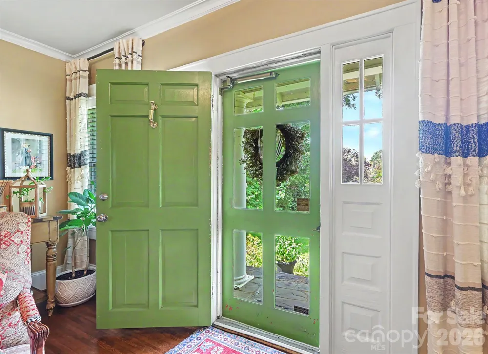 2527 Sharon Road Charlotte, NC 28211