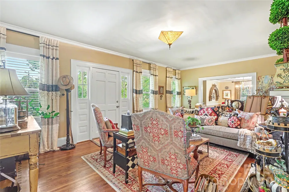2527 Sharon Road Charlotte, NC 28211