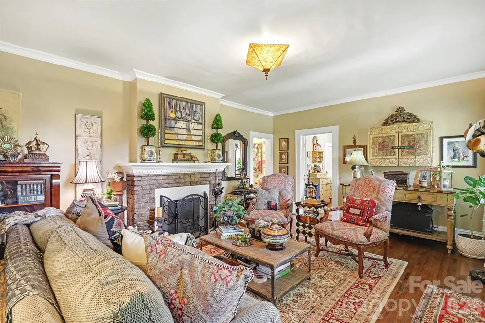 2527 Sharon Road Charlotte, NC 28211