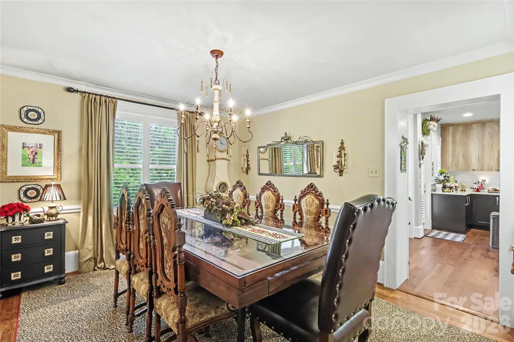 2527 Sharon Road Charlotte, NC 28211