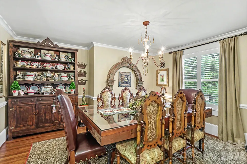 2527 Sharon Road Charlotte, NC 28211