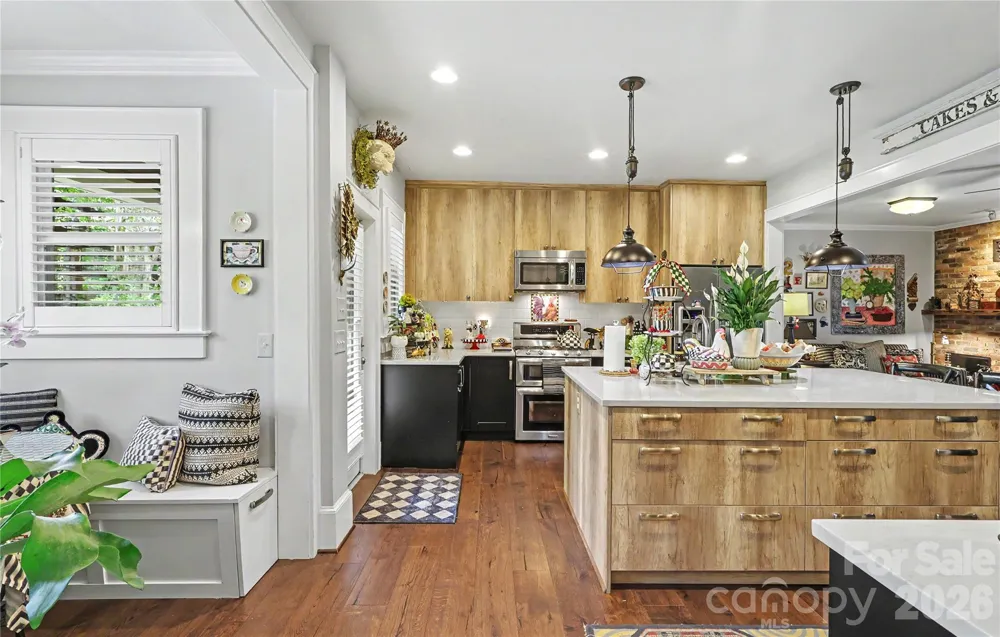 2527 Sharon Road Charlotte, NC 28211