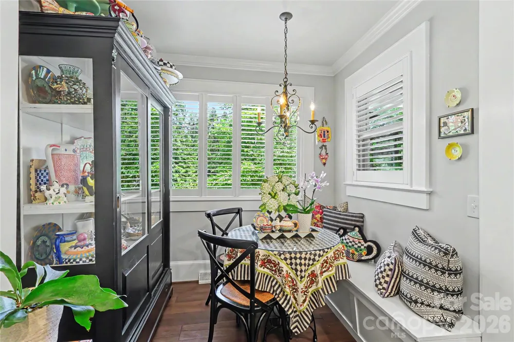 2527 Sharon Road Charlotte, NC 28211